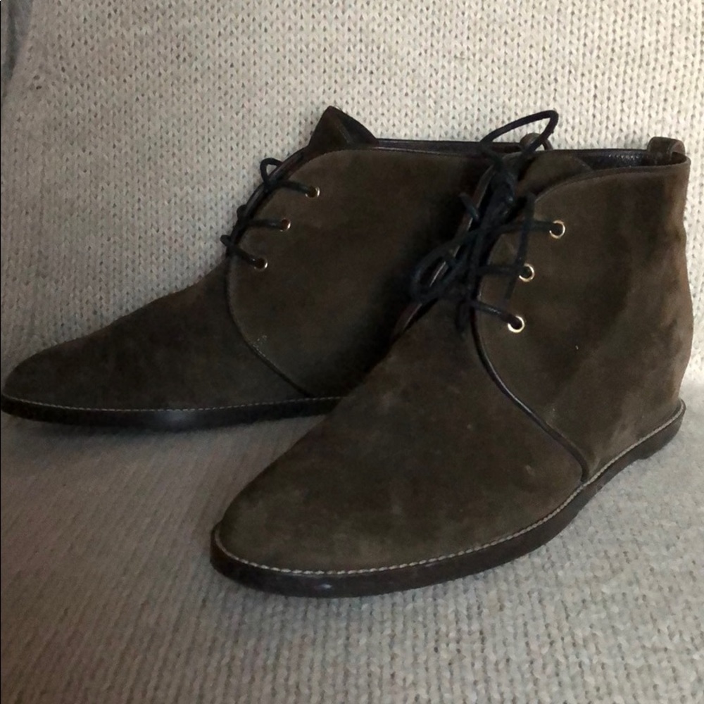 Stuart Weitzman size 8  suede wedge dessert boots!